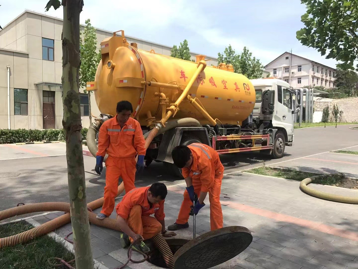 交口化粪池清理与5-8吨吸粪车施工效率分析